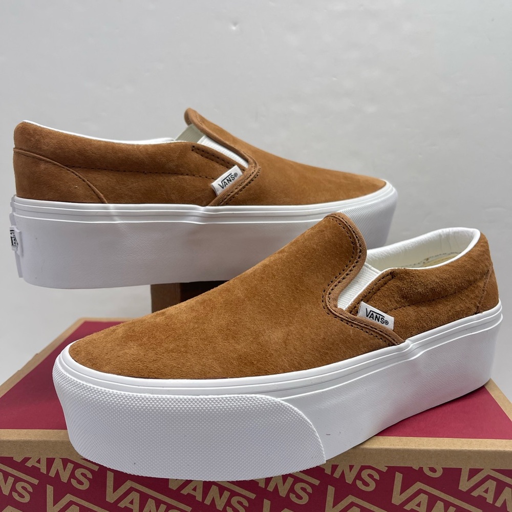 Vans Classic Slip-On Stackform
Nubuck Chipmunk
VN000CN1GWT Platform Sneakers - Picture 14 of 16